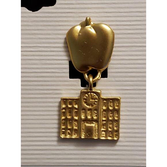 New York Big Apple Grand Central Earrings Pierced, Gold Tone, New On Card - Picture 4 of 7